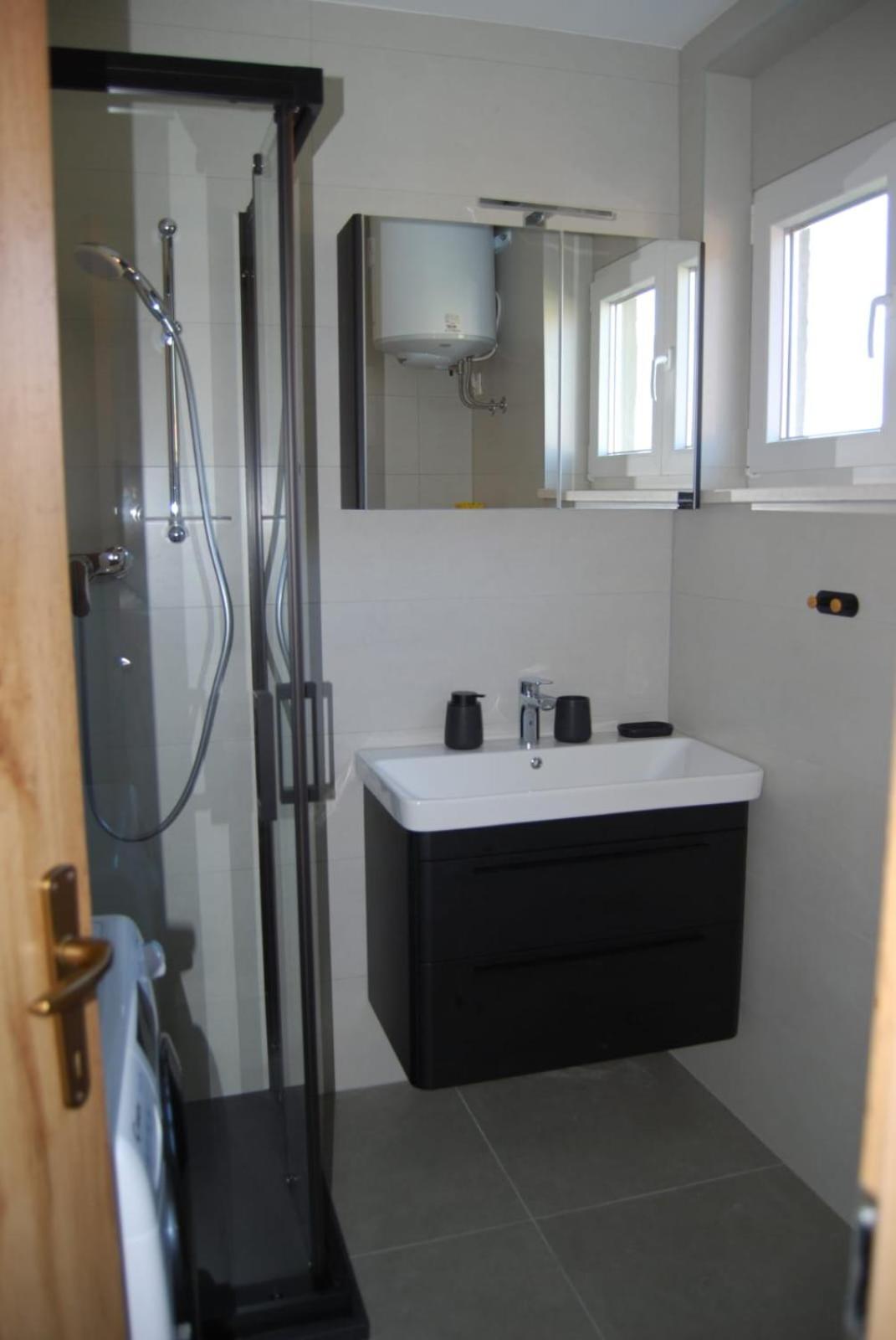 Stonehouse Apartment Dora Каштела Экстерьер фото