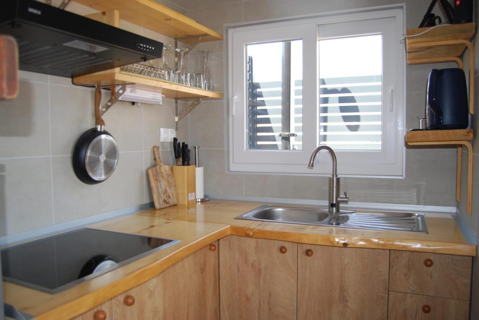 Stonehouse Apartment Dora Каштела Экстерьер фото