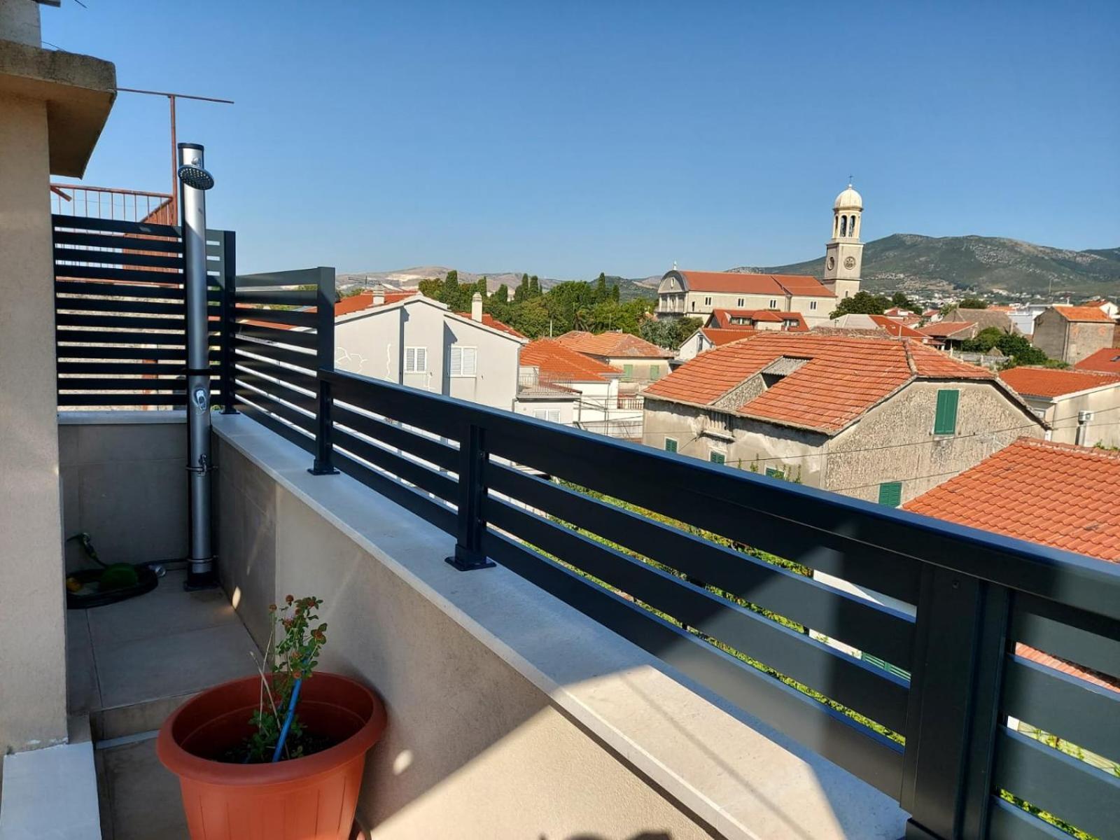 Stonehouse Apartment Dora Каштела Экстерьер фото